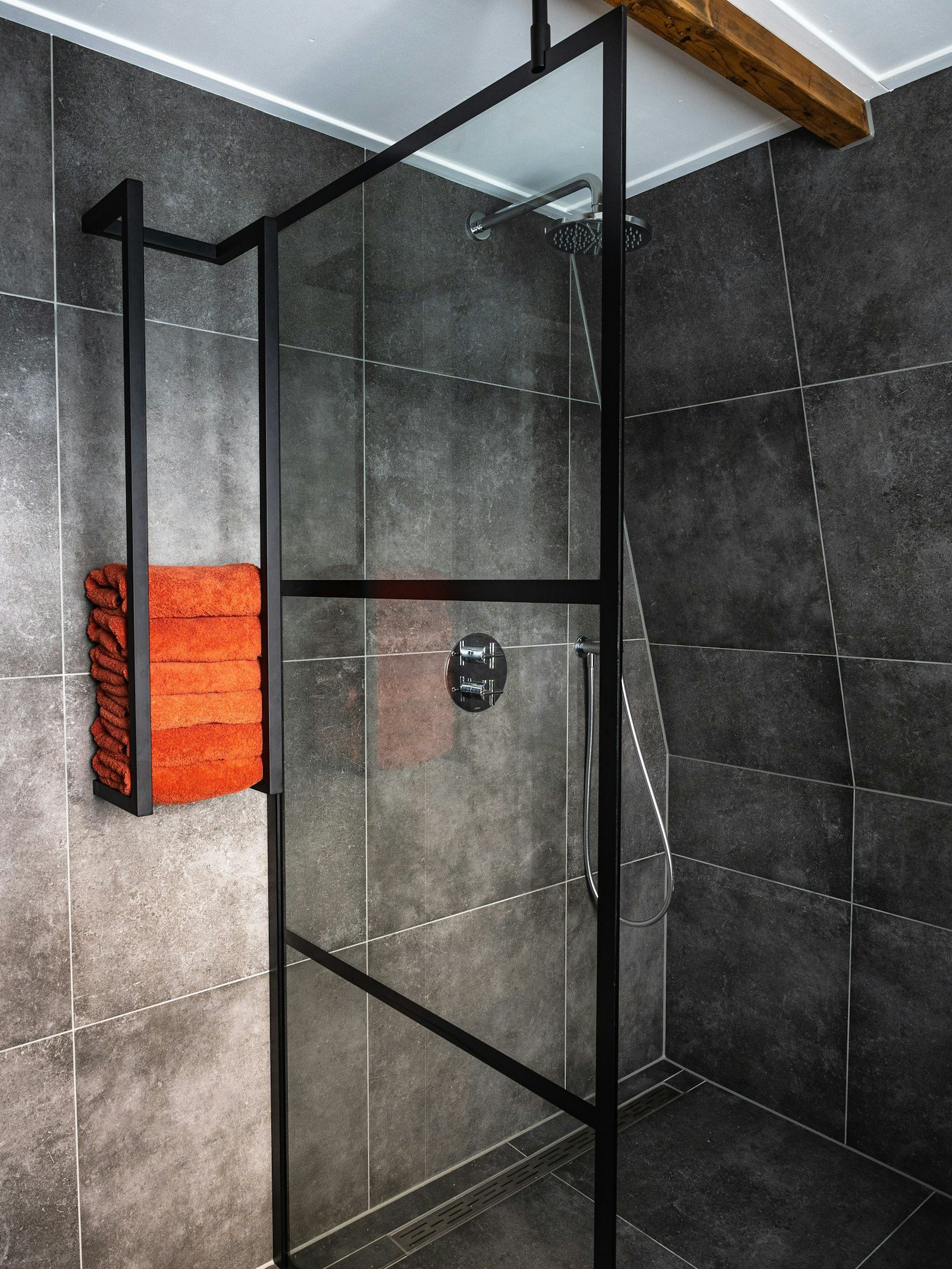 Bathroom renovation Moe - leaking shower repairs